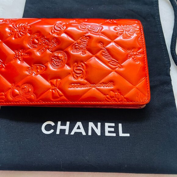 CHANEL Patent Leather Mademoaelle Lucky Symbols Bi-Fold Wallet - Picture 9 of 13